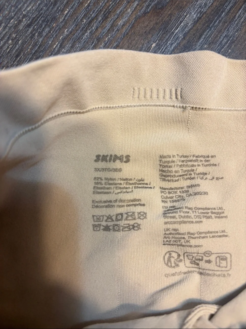 SKIMS mica 3x seamless sculpt mid thigh shortie Strapless Bodysuit( smokers)